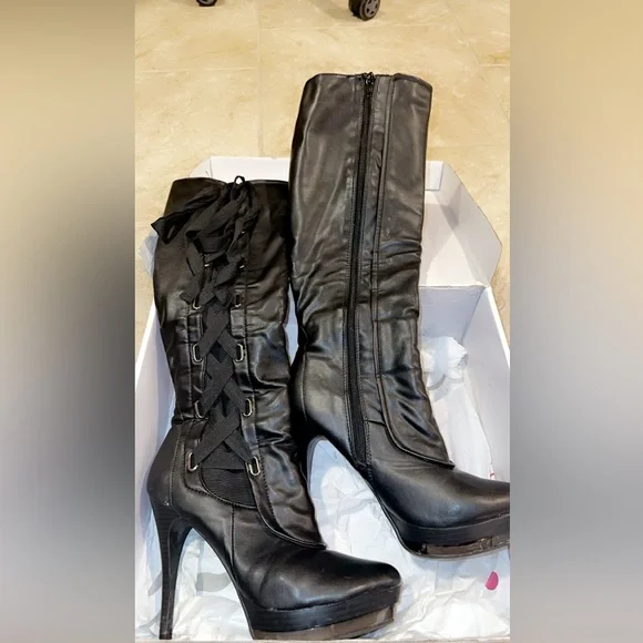 Boots - Picture 3 of 3